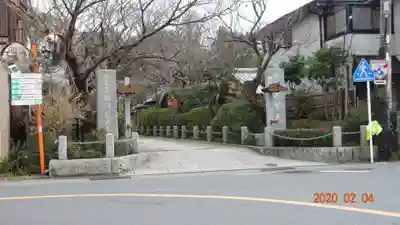 宝戒寺の山門・神門