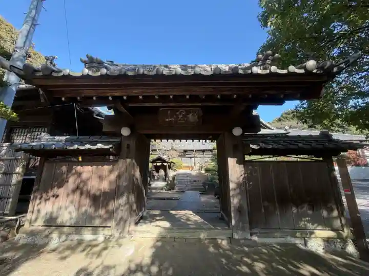 長福寺の{uncategorized: "未分類", other: "その他", undefined: "問題あり", building: "その他建物", grave: "お墓", sacred_gate: "鳥居", guardian: "狛犬", statue: "像", buddha: "仏像", history: "歴史", nature: "自然", garden: "庭園", animal: "動物", pagoda: "塔", temizu: "手水舎", mountain_gate: "山門・神門", sanctuary: "本殿・本堂", subordinate: "末社・摂社", art: "芸術", scenery: "景色", jizo: "地蔵", ema: "絵馬", goshuin: "御朱印", omikuji: "おみくじ", items: "授与品その他", amulet: "お守り", goshuincho: "御朱印帳", eats: "食事", festival: "お祭り", votive_dance: "神楽", shichigosan: "七五三参", wedding: "結婚式", experience: "体験その他", initially: "初詣", around: "周辺", anti_infection: "感染症対策"}