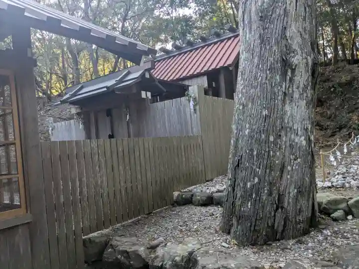 宇治神社の{uncategorized: "未分類", other: "その他", undefined: "問題あり", building: "その他建物", grave: "お墓", sacred_gate: "鳥居", guardian: "狛犬", statue: "像", buddha: "仏像", history: "歴史", nature: "自然", garden: "庭園", animal: "動物", pagoda: "塔", temizu: "手水舎", mountain_gate: "山門・神門", sanctuary: "本殿・本堂", subordinate: "末社・摂社", art: "芸術", scenery: "景色", jizo: "地蔵", ema: "絵馬", goshuin: "御朱印", omikuji: "おみくじ", items: "授与品その他", amulet: "お守り", goshuincho: "御朱印帳", eats: "食事", festival: "お祭り", votive_dance: "神楽", shichigosan: "七五三参", wedding: "結婚式", experience: "体験その他", initially: "初詣", around: "周辺", anti_infection: "感染症対策"}