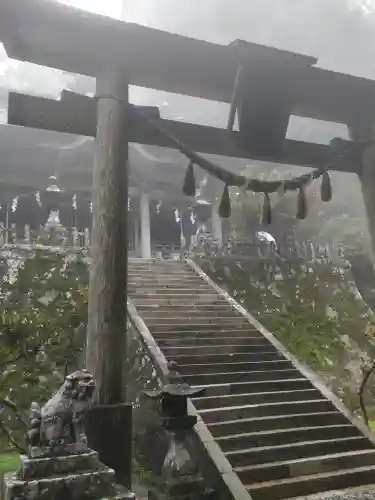 玉置神社の{uncategorized: "未分類", other: "その他", undefined: "問題あり", building: "その他建物", grave: "お墓", sacred_gate: "鳥居", guardian: "狛犬", statue: "像", buddha: "仏像", history: "歴史", nature: "自然", garden: "庭園", animal: "動物", pagoda: "塔", temizu: "手水舎", mountain_gate: "山門・神門", sanctuary: "本殿・本堂", subordinate: "末社・摂社", art: "芸術", scenery: "景色", jizo: "地蔵", ema: "絵馬", goshuin: "御朱印", omikuji: "おみくじ", items: "授与品その他", amulet: "お守り", goshuincho: "御朱印帳", eats: "食事", festival: "お祭り", votive_dance: "神楽", shichigosan: "七五三参", wedding: "結婚式", experience: "体験その他", initially: "初詣", around: "周辺", anti_infection: "感染症対策"}