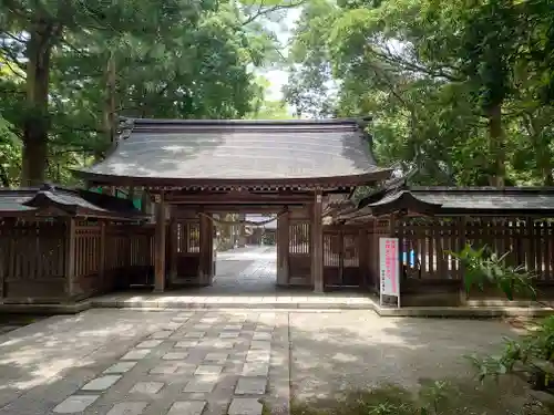 雄山神社前立社壇の山門・神門