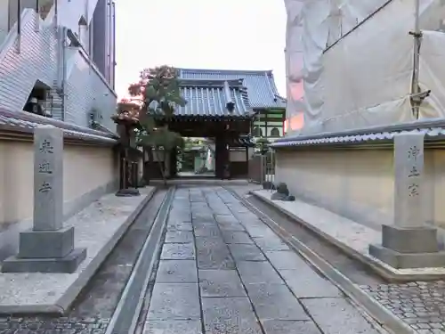 来迎寺の山門