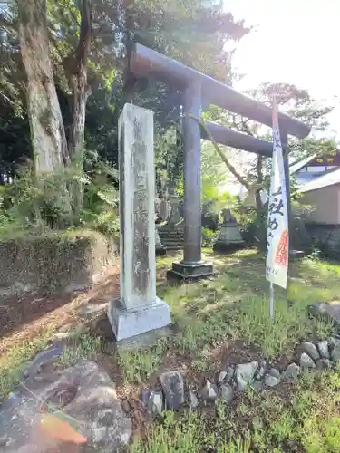 示現神社の鳥居