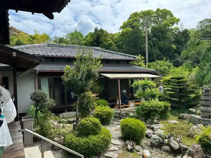 惠心院(恵心院)の{uncategorized: "未分類", other: "その他", undefined: "問題あり", building: "その他建物", grave: "お墓", sacred_gate: "鳥居", guardian: "狛犬", statue: "像", buddha: "仏像", history: "歴史", nature: "自然", garden: "庭園", animal: "動物", pagoda: "塔", temizu: "手水舎", mountain_gate: "山門・神門", sanctuary: "本殿・本堂", subordinate: "末社・摂社", art: "芸術", scenery: "景色", jizo: "地蔵", ema: "絵馬", goshuin: "御朱印", omikuji: "おみくじ", items: "授与品その他", amulet: "お守り", goshuincho: "御朱印帳", eats: "食事", festival: "お祭り", votive_dance: "神楽", shichigosan: "七五三参", wedding: "結婚式", experience: "体験その他", initially: "初詣", around: "周辺", anti_infection: "感染症対策"}
