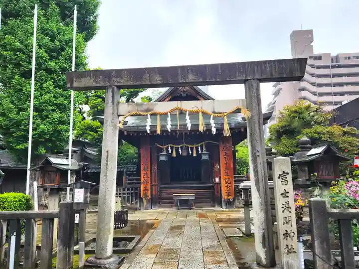 富士浅間神社の鳥居