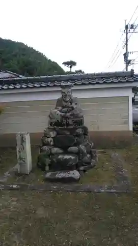 岳林寺の像