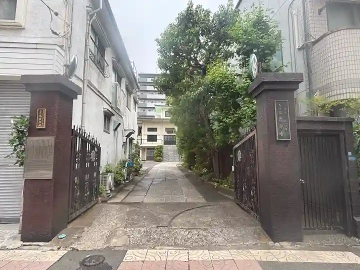 曹源寺の{uncategorized: "未分類", other: "その他", undefined: "問題あり", building: "その他建物", grave: "お墓", sacred_gate: "鳥居", guardian: "狛犬", statue: "像", buddha: "仏像", history: "歴史", nature: "自然", garden: "庭園", animal: "動物", pagoda: "塔", temizu: "手水舎", mountain_gate: "山門・神門", sanctuary: "本殿・本堂", subordinate: "末社・摂社", art: "芸術", scenery: "景色", jizo: "地蔵", ema: "絵馬", goshuin: "御朱印", omikuji: "おみくじ", items: "授与品その他", amulet: "お守り", goshuincho: "御朱印帳", eats: "食事", festival: "お祭り", votive_dance: "神楽", shichigosan: "七五三参", wedding: "結婚式", experience: "体験その他", initially: "初詣", around: "周辺", anti_infection: "感染症対策"}