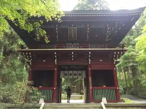 御岩神社の山門