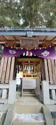 榊山稲荷神社の{uncategorized: "未分類", other: "その他", undefined: "問題あり", building: "その他建物", grave: "お墓", sacred_gate: "鳥居", guardian: "狛犬", statue: "像", buddha: "仏像", history: "歴史", nature: "自然", garden: "庭園", animal: "動物", pagoda: "塔", temizu: "手水舎", mountain_gate: "山門・神門", sanctuary: "本殿・本堂", subordinate: "末社・摂社", art: "芸術", scenery: "景色", jizo: "地蔵", ema: "絵馬", goshuin: "御朱印", omikuji: "おみくじ", items: "授与品その他", amulet: "お守り", goshuincho: "御朱印帳", eats: "食事", festival: "お祭り", votive_dance: "神楽", shichigosan: "七五三参", wedding: "結婚式", experience: "体験その他", initially: "初詣", around: "周辺", anti_infection: "感染症対策"}
