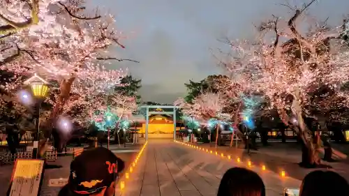 靖國神社の{uncategorized: "未分類", other: "その他", undefined: "問題あり", building: "その他建物", grave: "お墓", sacred_gate: "鳥居", guardian: "狛犬", statue: "像", buddha: "仏像", history: "歴史", nature: "自然", garden: "庭園", animal: "動物", pagoda: "塔", temizu: "手水舎", mountain_gate: "山門・神門", sanctuary: "本殿・本堂", subordinate: "末社・摂社", art: "芸術", scenery: "景色", jizo: "地蔵", ema: "絵馬", goshuin: "御朱印", omikuji: "おみくじ", items: "授与品その他", amulet: "お守り", goshuincho: "御朱印帳", eats: "食事", festival: "お祭り", votive_dance: "神楽", shichigosan: "七五三参", wedding: "結婚式", experience: "体験その他", initially: "初詣", around: "周辺", anti_infection: "感染症対策"}