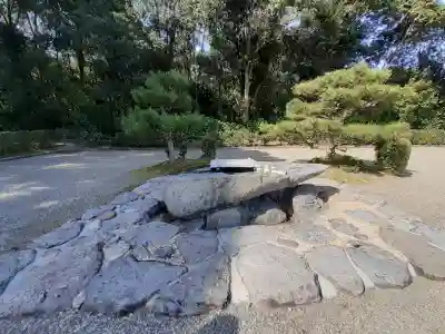 神武天皇陵（畝傍山東北陵）の{uncategorized: "未分類", other: "その他", undefined: "問題あり", building: "その他建物", grave: "お墓", sacred_gate: "鳥居", guardian: "狛犬", statue: "像", buddha: "仏像", history: "歴史", nature: "自然", garden: "庭園", animal: "動物", pagoda: "塔", temizu: "手水舎", mountain_gate: "山門・神門", sanctuary: "本殿・本堂", subordinate: "末社・摂社", art: "芸術", scenery: "景色", jizo: "地蔵", ema: "絵馬", goshuin: "御朱印", omikuji: "おみくじ", items: "授与品その他", amulet: "お守り", goshuincho: "御朱印帳", eats: "食事", festival: "お祭り", votive_dance: "神楽", shichigosan: "七五三参", wedding: "結婚式", experience: "体験その他", initially: "初詣", around: "周辺", anti_infection: "感染症対策"}