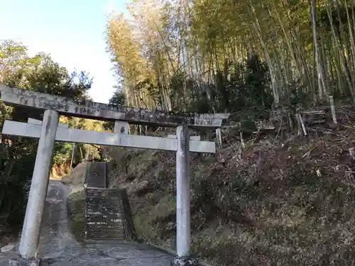 皇産靈神社の鳥居