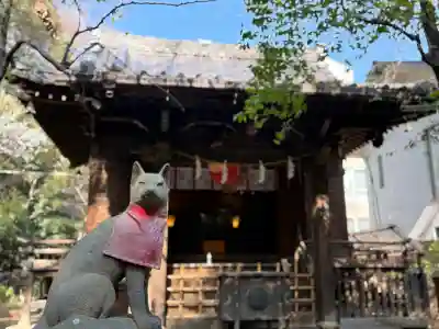 四合稲荷神社の{uncategorized: "未分類", other: "その他", undefined: "問題あり", building: "その他建物", grave: "お墓", sacred_gate: "鳥居", guardian: "狛犬", statue: "像", buddha: "仏像", history: "歴史", nature: "自然", garden: "庭園", animal: "動物", pagoda: "塔", temizu: "手水舎", mountain_gate: "山門・神門", sanctuary: "本殿・本堂", subordinate: "末社・摂社", art: "芸術", scenery: "景色", jizo: "地蔵", ema: "絵馬", goshuin: "御朱印", omikuji: "おみくじ", items: "授与品その他", amulet: "お守り", goshuincho: "御朱印帳", eats: "食事", festival: "お祭り", votive_dance: "神楽", shichigosan: "七五三参", wedding: "結婚式", experience: "体験その他", initially: "初詣", around: "周辺", anti_infection: "感染症対策"}