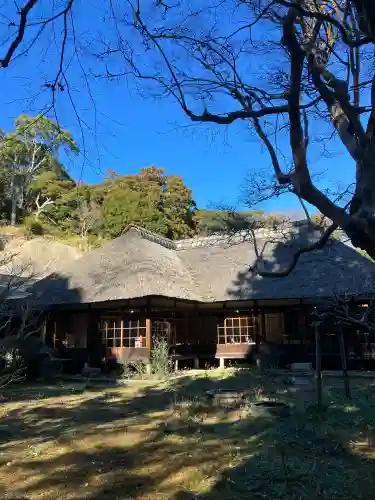 浄智寺の{uncategorized: "未分類", other: "その他", undefined: "問題あり", building: "その他建物", grave: "お墓", sacred_gate: "鳥居", guardian: "狛犬", statue: "像", buddha: "仏像", history: "歴史", nature: "自然", garden: "庭園", animal: "動物", pagoda: "塔", temizu: "手水舎", mountain_gate: "山門・神門", sanctuary: "本殿・本堂", subordinate: "末社・摂社", art: "芸術", scenery: "景色", jizo: "地蔵", ema: "絵馬", goshuin: "御朱印", omikuji: "おみくじ", items: "授与品その他", amulet: "お守り", goshuincho: "御朱印帳", eats: "食事", festival: "お祭り", votive_dance: "神楽", shichigosan: "七五三参", wedding: "結婚式", experience: "体験その他", initially: "初詣", around: "周辺", anti_infection: "感染症対策"}