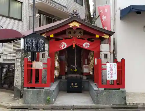 庚申塚（鳩森八幡神社社外）の本殿・本堂