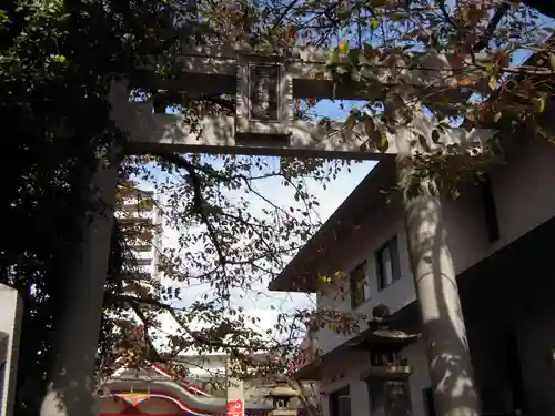 玉造稲荷神社の鳥居