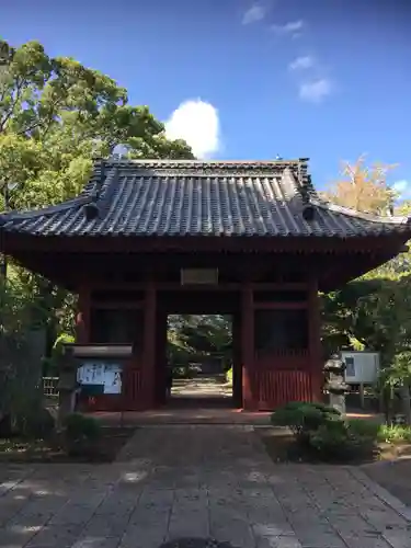 本興寺の山門