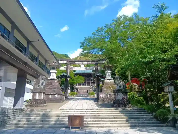 伊奈波神社の{uncategorized: "未分類", other: "その他", undefined: "問題あり", building: "その他建物", grave: "お墓", sacred_gate: "鳥居", guardian: "狛犬", statue: "像", buddha: "仏像", history: "歴史", nature: "自然", garden: "庭園", animal: "動物", pagoda: "塔", temizu: "手水舎", mountain_gate: "山門・神門", sanctuary: "本殿・本堂", subordinate: "末社・摂社", art: "芸術", scenery: "景色", jizo: "地蔵", ema: "絵馬", goshuin: "御朱印", omikuji: "おみくじ", items: "授与品その他", amulet: "お守り", goshuincho: "御朱印帳", eats: "食事", festival: "お祭り", votive_dance: "神楽", shichigosan: "七五三参", wedding: "結婚式", experience: "体験その他", initially: "初詣", around: "周辺", anti_infection: "感染症対策"}