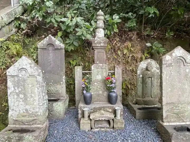 龍口寺の{uncategorized: "未分類", other: "その他", undefined: "問題あり", building: "その他建物", grave: "お墓", sacred_gate: "鳥居", guardian: "狛犬", statue: "像", buddha: "仏像", history: "歴史", nature: "自然", garden: "庭園", animal: "動物", pagoda: "塔", temizu: "手水舎", mountain_gate: "山門・神門", sanctuary: "本殿・本堂", subordinate: "末社・摂社", art: "芸術", scenery: "景色", jizo: "地蔵", ema: "絵馬", goshuin: "御朱印", omikuji: "おみくじ", items: "授与品その他", amulet: "お守り", goshuincho: "御朱印帳", eats: "食事", festival: "お祭り", votive_dance: "神楽", shichigosan: "七五三参", wedding: "結婚式", experience: "体験その他", initially: "初詣", around: "周辺", anti_infection: "感染症対策"}