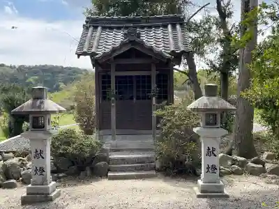 八坂神社 (日野町木津)の{uncategorized: "未分類", other: "その他", undefined: "問題あり", building: "その他建物", grave: "お墓", sacred_gate: "鳥居", guardian: "狛犬", statue: "像", buddha: "仏像", history: "歴史", nature: "自然", garden: "庭園", animal: "動物", pagoda: "塔", temizu: "手水舎", mountain_gate: "山門・神門", sanctuary: "本殿・本堂", subordinate: "末社・摂社", art: "芸術", scenery: "景色", jizo: "地蔵", ema: "絵馬", goshuin: "御朱印", omikuji: "おみくじ", items: "授与品その他", amulet: "お守り", goshuincho: "御朱印帳", eats: "食事", festival: "お祭り", votive_dance: "神楽", shichigosan: "七五三参", wedding: "結婚式", experience: "体験その他", initially: "初詣", around: "周辺", anti_infection: "感染症対策"}