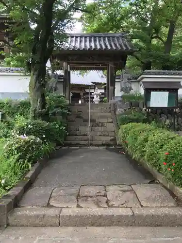 珊瑚寺の山門