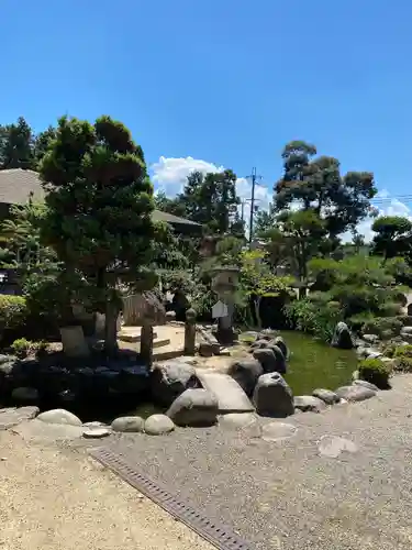 苗村神社の庭園