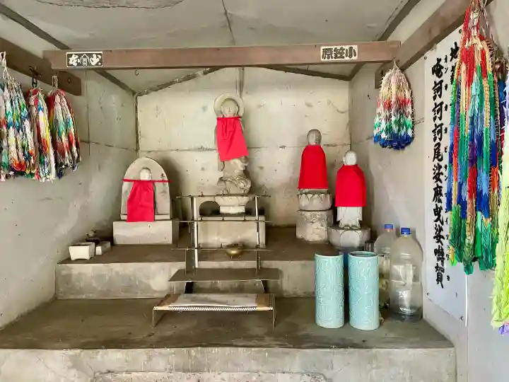長光寺の{uncategorized: "未分類", other: "その他", undefined: "問題あり", building: "その他建物", grave: "お墓", sacred_gate: "鳥居", guardian: "狛犬", statue: "像", buddha: "仏像", history: "歴史", nature: "自然", garden: "庭園", animal: "動物", pagoda: "塔", temizu: "手水舎", mountain_gate: "山門・神門", sanctuary: "本殿・本堂", subordinate: "末社・摂社", art: "芸術", scenery: "景色", jizo: "地蔵", ema: "絵馬", goshuin: "御朱印", omikuji: "おみくじ", items: "授与品その他", amulet: "お守り", goshuincho: "御朱印帳", eats: "食事", festival: "お祭り", votive_dance: "神楽", shichigosan: "七五三参", wedding: "結婚式", experience: "体験その他", initially: "初詣", around: "周辺", anti_infection: "感染症対策"}