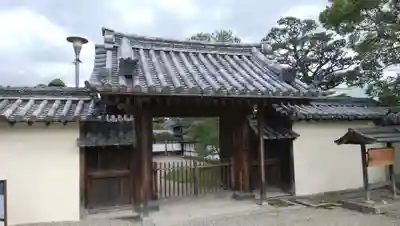 中宮寺の山門・神門