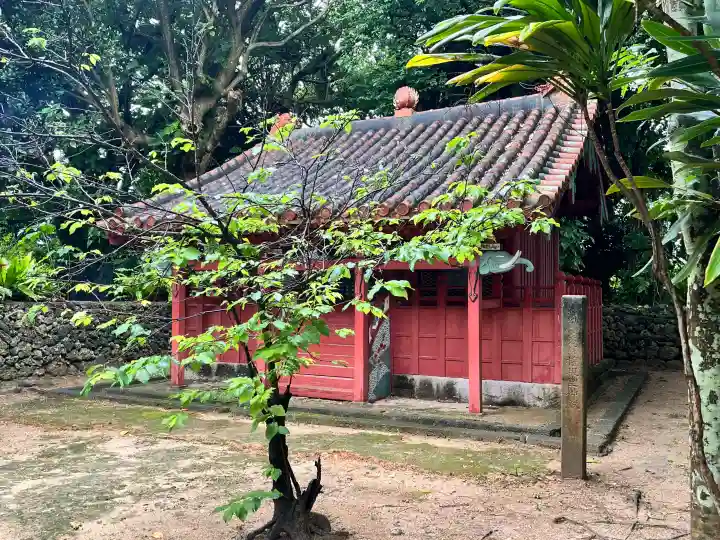 八重山権現堂の{uncategorized: "未分類", other: "その他", undefined: "問題あり", building: "その他建物", grave: "お墓", sacred_gate: "鳥居", guardian: "狛犬", statue: "像", buddha: "仏像", history: "歴史", nature: "自然", garden: "庭園", animal: "動物", pagoda: "塔", temizu: "手水舎", mountain_gate: "山門・神門", sanctuary: "本殿・本堂", subordinate: "末社・摂社", art: "芸術", scenery: "景色", jizo: "地蔵", ema: "絵馬", goshuin: "御朱印", omikuji: "おみくじ", items: "授与品その他", amulet: "お守り", goshuincho: "御朱印帳", eats: "食事", festival: "お祭り", votive_dance: "神楽", shichigosan: "七五三参", wedding: "結婚式", experience: "体験その他", initially: "初詣", around: "周辺", anti_infection: "感染症対策"}
