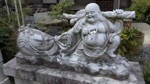 惣善寺の像