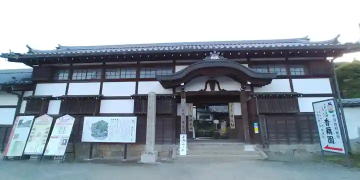 當麻寺中之坊の山門・神門