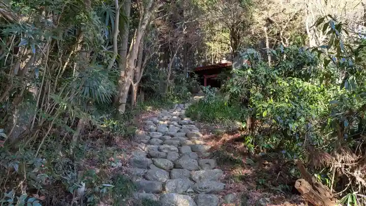 摩利支天堂の庭園