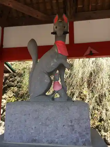 鼻顔稲荷神社の狛犬