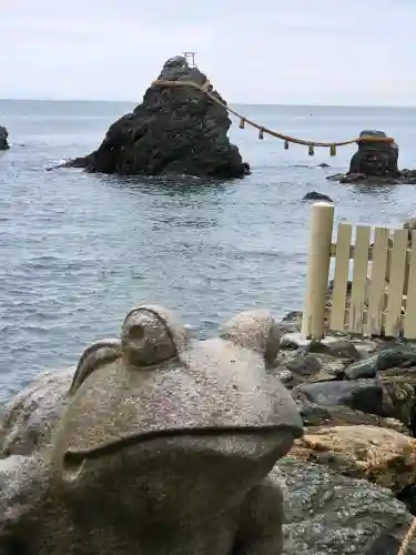 二見興玉神社の{uncategorized: "未分類", other: "その他", undefined: "問題あり", building: "その他建物", grave: "お墓", sacred_gate: "鳥居", guardian: "狛犬", statue: "像", buddha: "仏像", history: "歴史", nature: "自然", garden: "庭園", animal: "動物", pagoda: "塔", temizu: "手水舎", mountain_gate: "山門・神門", sanctuary: "本殿・本堂", subordinate: "末社・摂社", art: "芸術", scenery: "景色", jizo: "地蔵", ema: "絵馬", goshuin: "御朱印", omikuji: "おみくじ", items: "授与品その他", amulet: "お守り", goshuincho: "御朱印帳", eats: "食事", festival: "お祭り", votive_dance: "神楽", shichigosan: "七五三参", wedding: "結婚式", experience: "体験その他", initially: "初詣", around: "周辺", anti_infection: "感染症対策"}