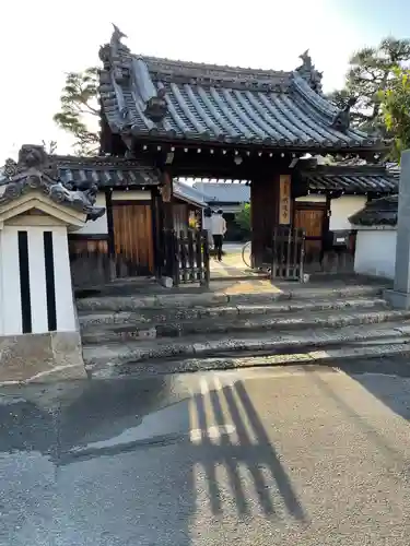 明遍寺の山門