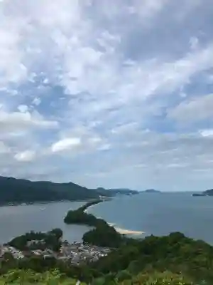 冠島沓島遥拝所（元伊勢・籠神社の海の奥宮）の{uncategorized: "未分類", other: "その他", undefined: "問題あり", building: "その他建物", grave: "お墓", sacred_gate: "鳥居", guardian: "狛犬", statue: "像", buddha: "仏像", history: "歴史", nature: "自然", garden: "庭園", animal: "動物", pagoda: "塔", temizu: "手水舎", mountain_gate: "山門・神門", sanctuary: "本殿・本堂", subordinate: "末社・摂社", art: "芸術", scenery: "景色", jizo: "地蔵", ema: "絵馬", goshuin: "御朱印", omikuji: "おみくじ", items: "授与品その他", amulet: "お守り", goshuincho: "御朱印帳", eats: "食事", festival: "お祭り", votive_dance: "神楽", shichigosan: "七五三参", wedding: "結婚式", experience: "体験その他", initially: "初詣", around: "周辺", anti_infection: "感染症対策"}