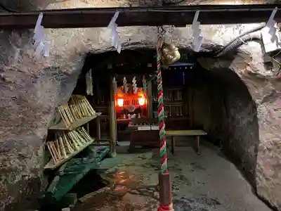 銭洗弁財天宇賀福神社の末社・摂社