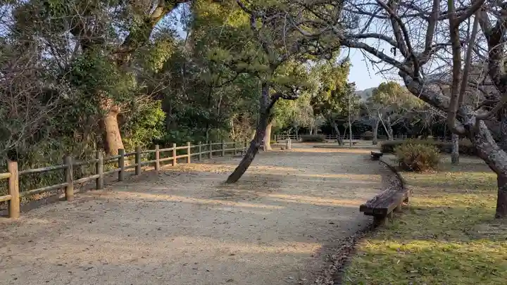 岩崎神社の庭園