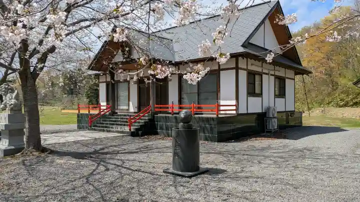 明和神社の{uncategorized: "未分類", other: "その他", undefined: "問題あり", building: "その他建物", grave: "お墓", sacred_gate: "鳥居", guardian: "狛犬", statue: "像", buddha: "仏像", history: "歴史", nature: "自然", garden: "庭園", animal: "動物", pagoda: "塔", temizu: "手水舎", mountain_gate: "山門・神門", sanctuary: "本殿・本堂", subordinate: "末社・摂社", art: "芸術", scenery: "景色", jizo: "地蔵", ema: "絵馬", goshuin: "御朱印", omikuji: "おみくじ", items: "授与品その他", amulet: "お守り", goshuincho: "御朱印帳", eats: "食事", festival: "お祭り", votive_dance: "神楽", shichigosan: "七五三参", wedding: "結婚式", experience: "体験その他", initially: "初詣", around: "周辺", anti_infection: "感染症対策"}