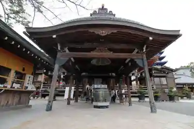 中山寺の本殿・本堂
