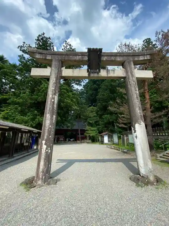 出羽神社(出羽三山神社)~三神合祭殿~の{uncategorized: "未分類", other: "その他", undefined: "問題あり", building: "その他建物", grave: "お墓", sacred_gate: "鳥居", guardian: "狛犬", statue: "像", buddha: "仏像", history: "歴史", nature: "自然", garden: "庭園", animal: "動物", pagoda: "塔", temizu: "手水舎", mountain_gate: "山門・神門", sanctuary: "本殿・本堂", subordinate: "末社・摂社", art: "芸術", scenery: "景色", jizo: "地蔵", ema: "絵馬", goshuin: "御朱印", omikuji: "おみくじ", items: "授与品その他", amulet: "お守り", goshuincho: "御朱印帳", eats: "食事", festival: "お祭り", votive_dance: "神楽", shichigosan: "七五三参", wedding: "結婚式", experience: "体験その他", initially: "初詣", around: "周辺", anti_infection: "感染症対策"}