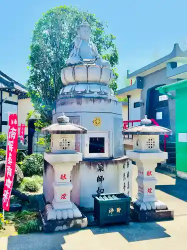 前橋厄除大師 蓮花院の{uncategorized: "未分類", other: "その他", undefined: "問題あり", building: "その他建物", grave: "お墓", sacred_gate: "鳥居", guardian: "狛犬", statue: "像", buddha: "仏像", history: "歴史", nature: "自然", garden: "庭園", animal: "動物", pagoda: "塔", temizu: "手水舎", mountain_gate: "山門・神門", sanctuary: "本殿・本堂", subordinate: "末社・摂社", art: "芸術", scenery: "景色", jizo: "地蔵", ema: "絵馬", goshuin: "御朱印", omikuji: "おみくじ", items: "授与品その他", amulet: "お守り", goshuincho: "御朱印帳", eats: "食事", festival: "お祭り", votive_dance: "神楽", shichigosan: "七五三参", wedding: "結婚式", experience: "体験その他", initially: "初詣", around: "周辺", anti_infection: "感染症対策"}