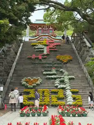 防府天満宮の{uncategorized: "未分類", other: "その他", undefined: "問題あり", building: "その他建物", grave: "お墓", sacred_gate: "鳥居", guardian: "狛犬", statue: "像", buddha: "仏像", history: "歴史", nature: "自然", garden: "庭園", animal: "動物", pagoda: "塔", temizu: "手水舎", mountain_gate: "山門・神門", sanctuary: "本殿・本堂", subordinate: "末社・摂社", art: "芸術", scenery: "景色", jizo: "地蔵", ema: "絵馬", goshuin: "御朱印", omikuji: "おみくじ", items: "授与品その他", amulet: "お守り", goshuincho: "御朱印帳", eats: "食事", festival: "お祭り", votive_dance: "神楽", shichigosan: "七五三参", wedding: "結婚式", experience: "体験その他", initially: "初詣", around: "周辺", anti_infection: "感染症対策"}
