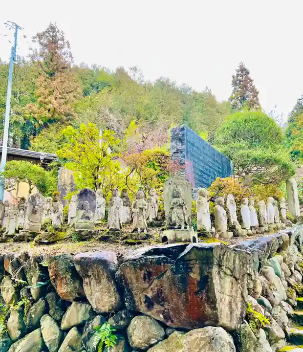 金昌寺の{uncategorized: "未分類", other: "その他", undefined: "問題あり", building: "その他建物", grave: "お墓", sacred_gate: "鳥居", guardian: "狛犬", statue: "像", buddha: "仏像", history: "歴史", nature: "自然", garden: "庭園", animal: "動物", pagoda: "塔", temizu: "手水舎", mountain_gate: "山門・神門", sanctuary: "本殿・本堂", subordinate: "末社・摂社", art: "芸術", scenery: "景色", jizo: "地蔵", ema: "絵馬", goshuin: "御朱印", omikuji: "おみくじ", items: "授与品その他", amulet: "お守り", goshuincho: "御朱印帳", eats: "食事", festival: "お祭り", votive_dance: "神楽", shichigosan: "七五三参", wedding: "結婚式", experience: "体験その他", initially: "初詣", around: "周辺", anti_infection: "感染症対策"}