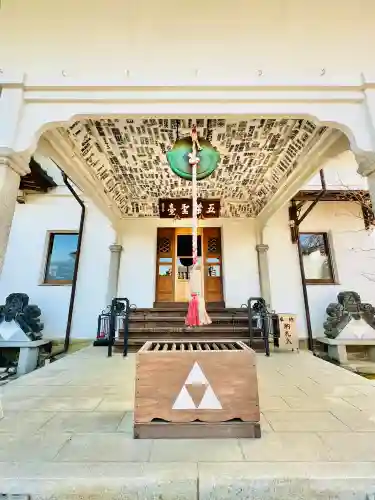 少林寺の{uncategorized: "未分類", other: "その他", undefined: "問題あり", building: "その他建物", grave: "お墓", sacred_gate: "鳥居", guardian: "狛犬", statue: "像", buddha: "仏像", history: "歴史", nature: "自然", garden: "庭園", animal: "動物", pagoda: "塔", temizu: "手水舎", mountain_gate: "山門・神門", sanctuary: "本殿・本堂", subordinate: "末社・摂社", art: "芸術", scenery: "景色", jizo: "地蔵", ema: "絵馬", goshuin: "御朱印", omikuji: "おみくじ", items: "授与品その他", amulet: "お守り", goshuincho: "御朱印帳", eats: "食事", festival: "お祭り", votive_dance: "神楽", shichigosan: "七五三参", wedding: "結婚式", experience: "体験その他", initially: "初詣", around: "周辺", anti_infection: "感染症対策"}