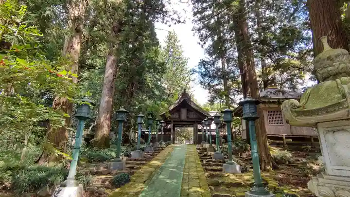 光丸山 法輪寺の山門・神門