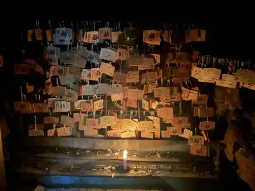 舘山寺の{uncategorized: "未分類", other: "その他", undefined: "問題あり", building: "その他建物", grave: "お墓", sacred_gate: "鳥居", guardian: "狛犬", statue: "像", buddha: "仏像", history: "歴史", nature: "自然", garden: "庭園", animal: "動物", pagoda: "塔", temizu: "手水舎", mountain_gate: "山門・神門", sanctuary: "本殿・本堂", subordinate: "末社・摂社", art: "芸術", scenery: "景色", jizo: "地蔵", ema: "絵馬", goshuin: "御朱印", omikuji: "おみくじ", items: "授与品その他", amulet: "お守り", goshuincho: "御朱印帳", eats: "食事", festival: "お祭り", votive_dance: "神楽", shichigosan: "七五三参", wedding: "結婚式", experience: "体験その他", initially: "初詣", around: "周辺", anti_infection: "感染症対策"}