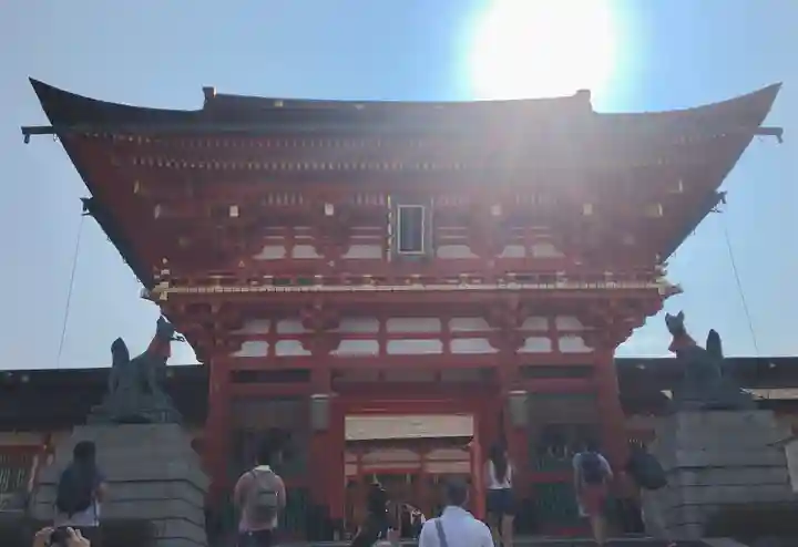 伏見稲荷大社の山門・神門