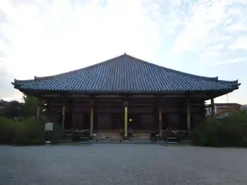 元興寺の本殿・本堂