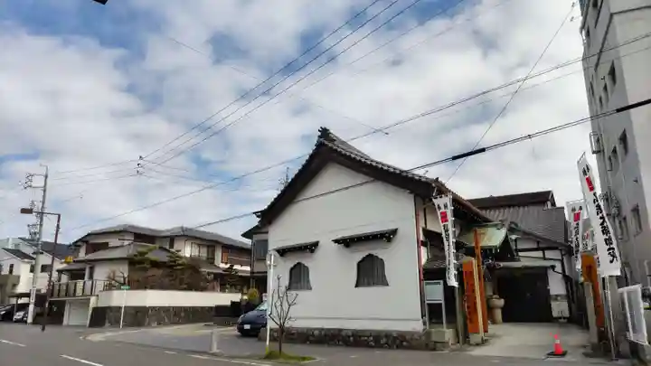 歳覚寺の本殿・本堂